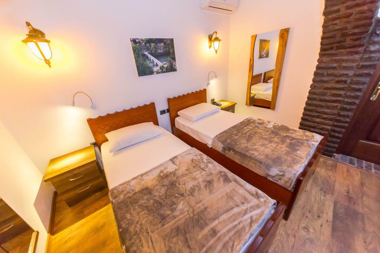 Heraklis Hotel Берат Екстер'єр фото