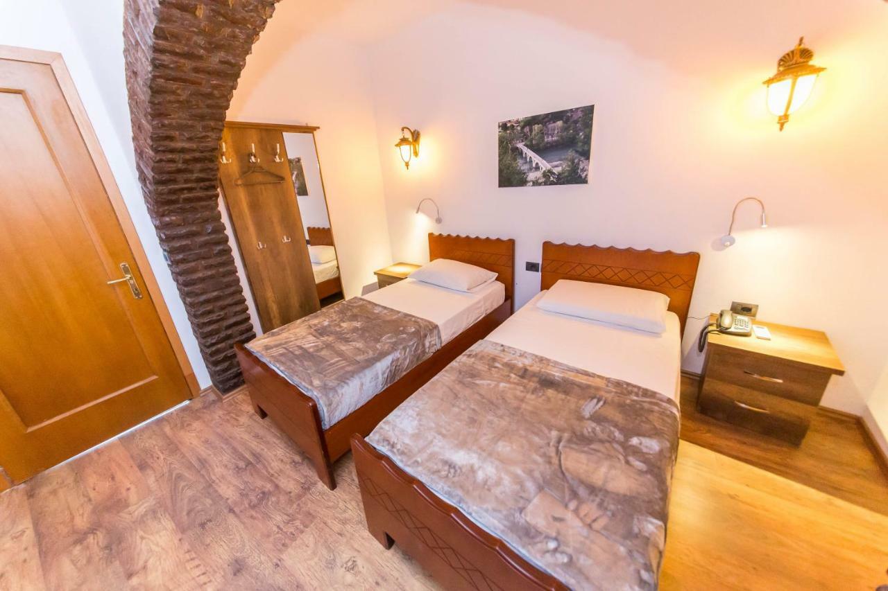 Heraklis Hotel Берат Екстер'єр фото